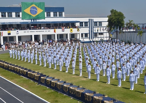 Marinha divulga edital de concurso com salário de R$ 12 mil 