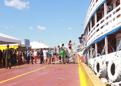 Marinha começa fiscalização intensa em barcos com destino a Parintins