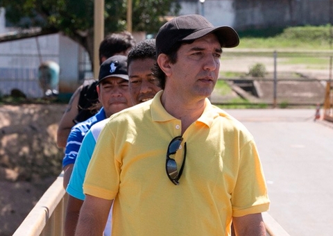 Prefeito do Amazonas pretende gastar mais de R$ 600 mil com garrafões de água