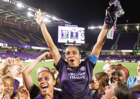 Sem titularidade garantida, Marta assume papel de referência na Copa