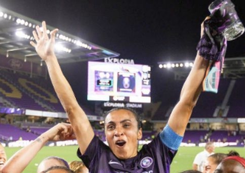 Infantino elogia Marta em postagem nas redes sociais