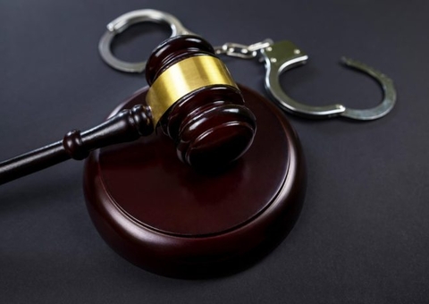 Mulher condenada a 7 anos consegue prisão domiciliar para cuidar do filho autista