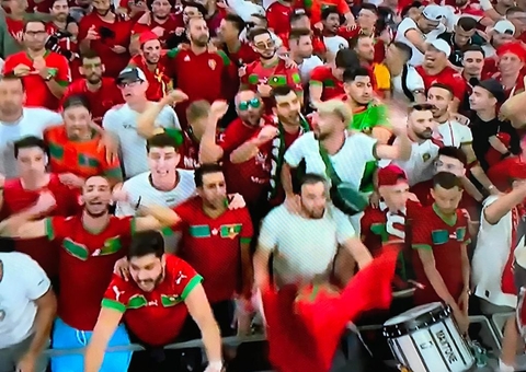 Torcida enlouquecida faz Marrocos incendiar Doha e virar time da casa