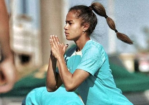 Estilo ou frio? Revelação da Austrália explica por que joga com luvas