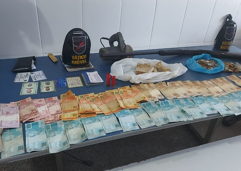 Casal é preso com drogas e mais de R$ 5 mil do tráfico no Amazonas