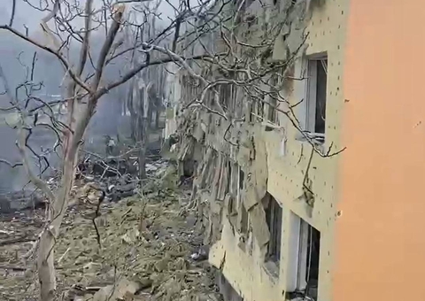 17 ficam feridos após tropas da Rússia bombardearem maternidade na Ucrânia, diz Zelensky