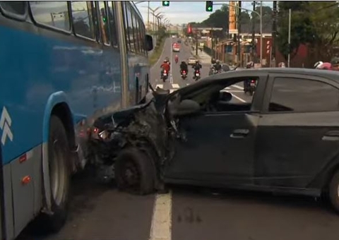 Acidente deixa homem ferido e paralisa trânsito em avenida de Manaus