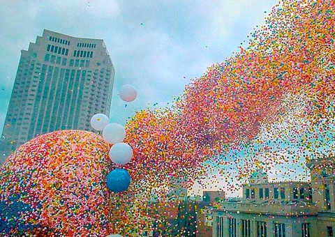 'Festa dos 1,5 milhões de balões' virou tragédia gigante e entrou no Guiness