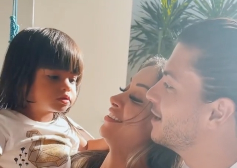 Mayra Cardi anuncia reconciliação com Arthur Aguiar em vídeo cinematográfio