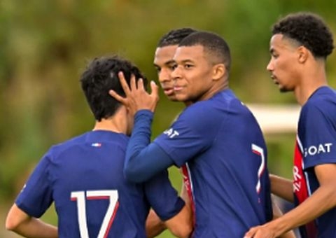 Por que Mbappé tem contrato até 2024 no PSG sendo que posou com camisa 2025