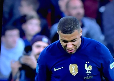 Ibrahimovic critica Mbappé em renovação com PSG