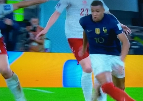 Mbappé joga junto com o irmão pela primeira vez, e PSG vence amistoso