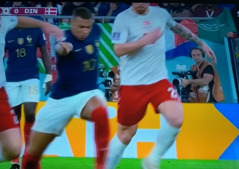 Artilheiro da Copa, Mbappé agora sofre com escassez de gols no Francês