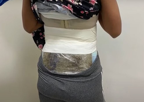 Mulher é presa em aeroporto ao tentar embarcar para Manaus com drogas coladas ao corpo