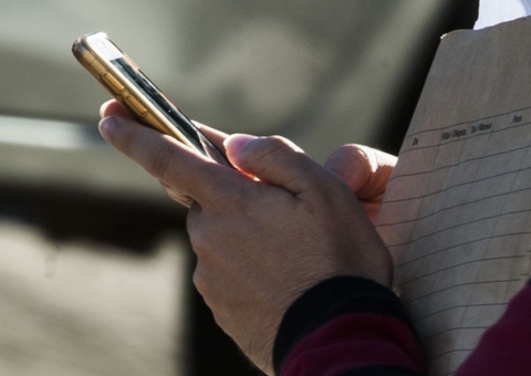 Homem é preso por perseguir ex e usar 38 números diferentes para ligar para ela