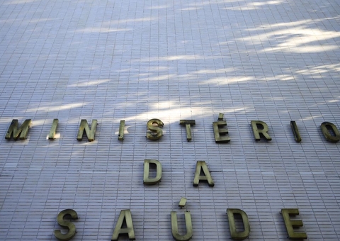 Ministério consulta a população sobre uso de medicamento contra covid