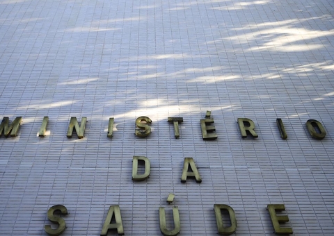 Saúde recebe 50 mil doses de antiviral para tratamento contra covid