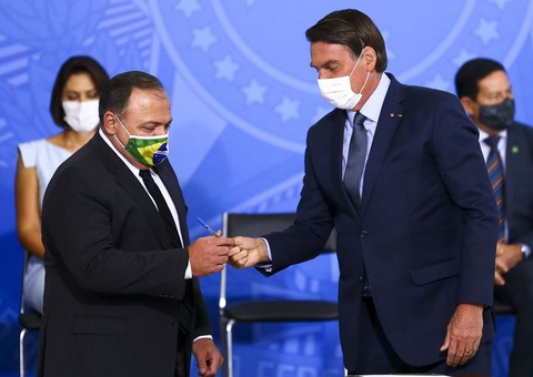 Com colapso na saúde, Bolsonaro se reúne com Pazuello em Brasília