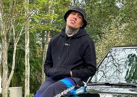 MC Daniel compra carro de R$ 800 mil e se emociona: 'Não tinha 1 real na carteira'