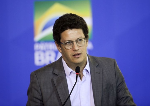 PF do Amazonas pede ao STF para investigar Salles por defesa de madeireiros