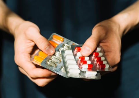 Dupla é presa por vender medicamentos controlados de forma clandestina em Manaus