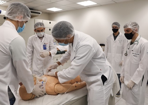 Novos cursos de medicina que não seguem o ‘Mais Médicos’ serão barrados pelo MEC