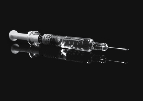 Anvisa proíbe e apreende lotes falsos de anabolizante e creme para melasma