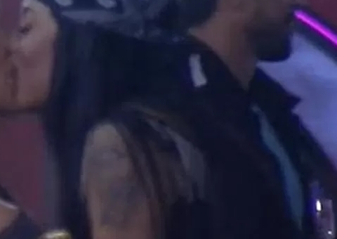 Aline Mineiro e Medrado se pegam com beijo quente em festa 