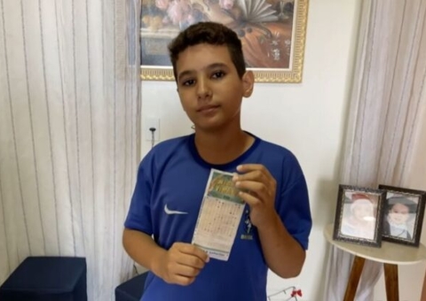 Menino acerta os 6 números da Mega da Virada, mas mãe não fez o jogo