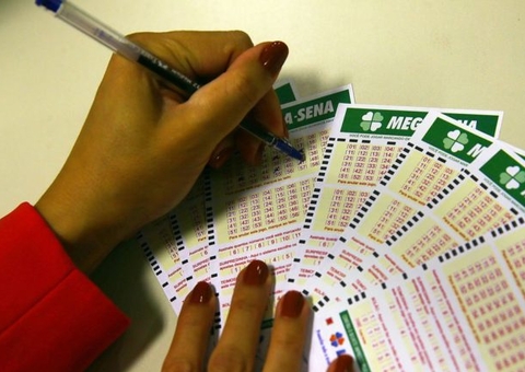 Caixa divulga números da Mega-Sena após site passar horas fora do ar