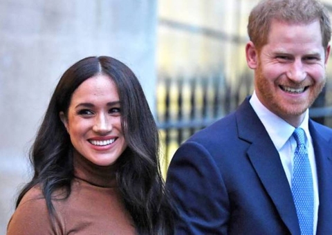 Príncipe Harry e Meghan postam foto de Natal e mostram rostinho da filha pela 1ª vez