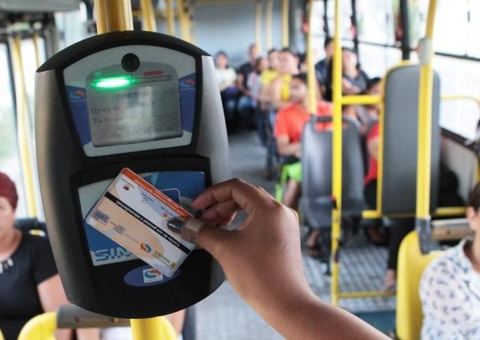 Casal é preso por integrar grupo que forjava cursos para venda de meia passagem em Manaus