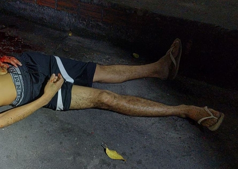 Jovem morre ao ser crivado de balas enquanto bebia com amigos em Manaus