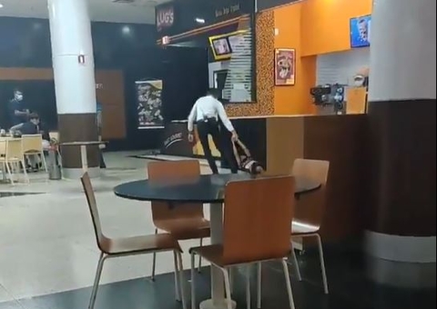 Vídeo: Segurança arrasta mulher pelo chão do Shopping Sumaúma em Manaus