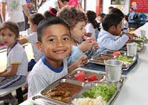 Atalaia do Norte abre licitações para compra de merenda escolar