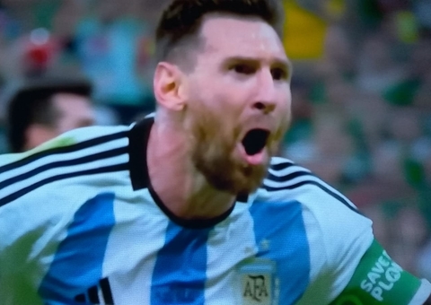 Mbappé leva vantagem grande sobre Messi nos confrontos diretos