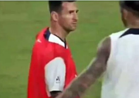 Messi e Sergio Ramos se desentendem em treino no Japão