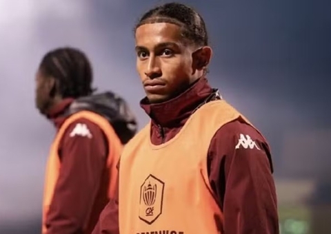 Jogador do Metz teve 30% do corpo queimado ao salvar namorada de incêndio na Suíça