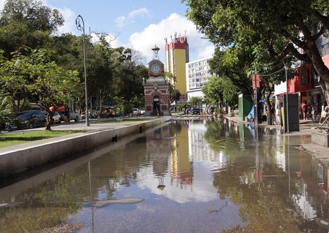 Cheia severa do Rio Negro já afeta 15 dos 19 bairros de Manaus