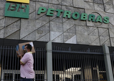 Petrobras reduz em 15,7% o preço da gasolina de aviação