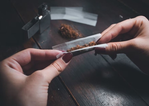 Uso de maconha aumenta riscos de complicações e morte em cirurgias simples