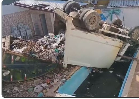 Gari morre e outros três ficam feridos em acidente com caminhão de lixo