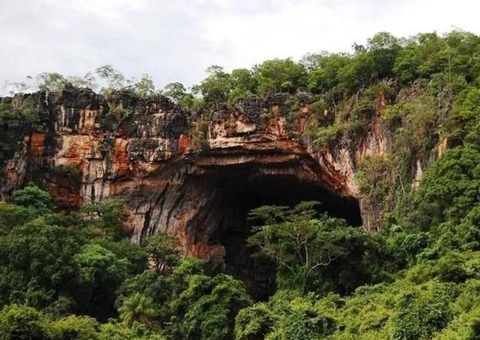 Turistas são encontrados após passarem 22 horas perdidos dentro de caverna