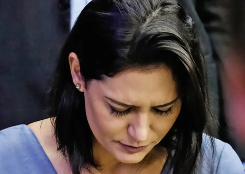 Michelle e Jair Renan visitam Bolsonaro na PF: 'Apenas 30 minutos'