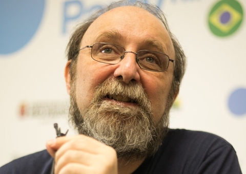 Cientista afirma que Brasil deve entrar em lockdown para frear colapso