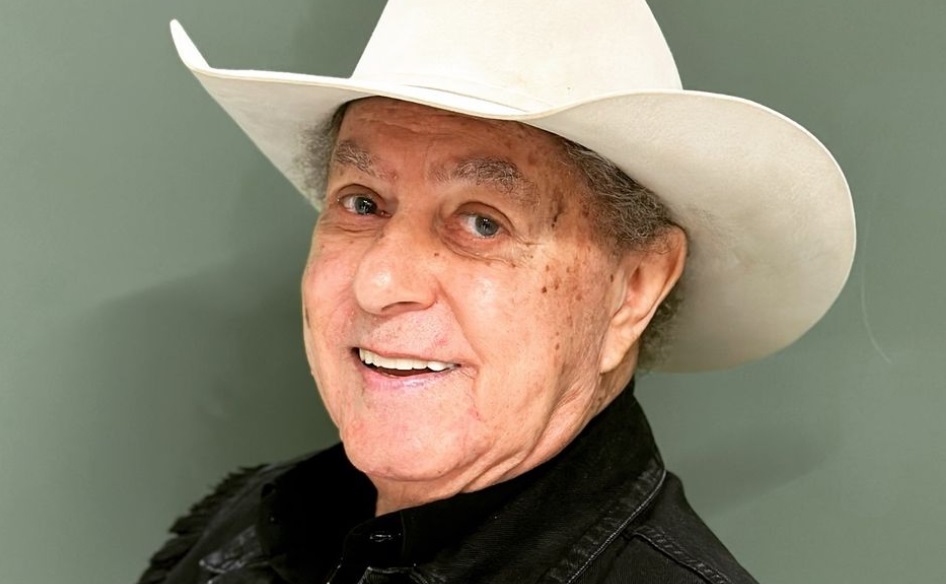 Cantor Milionário passa por cirurgia para colocar marca-passo