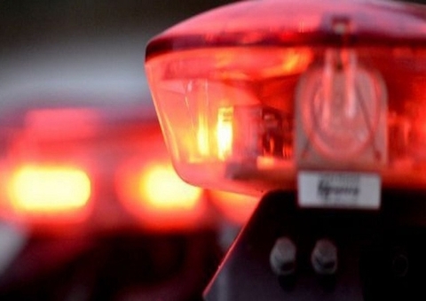 Mulher mata marido a cadeiradas após ele chegar bêbado em casa