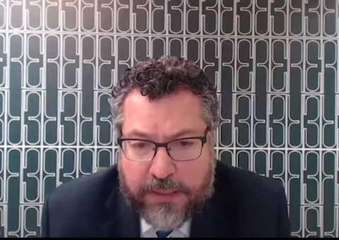 Sem base científica, Ernesto diz que é "normal" alta de casos após vacinação