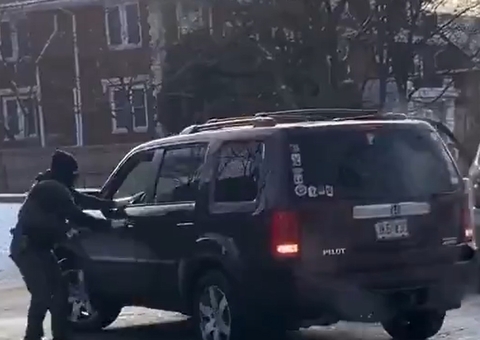 Agente de imigração mata cidadã americana a tiros nos EUA; vídeo