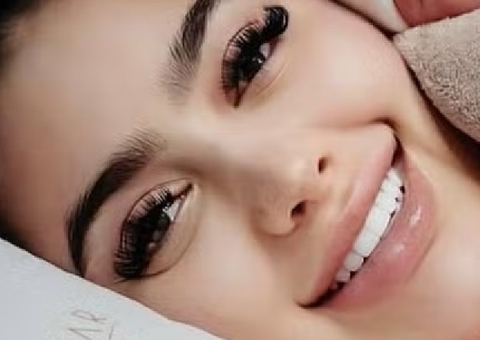 MC Mirella e Dynho mostram rostinho da filha pela primeira vez